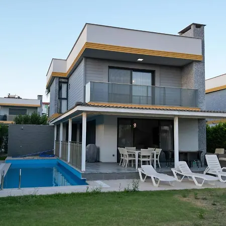 Oezel Havuzlu Muestakil Lueks Villa