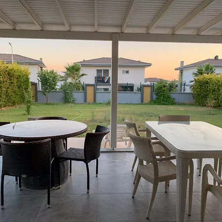 Oezel Havuzlu Muestakil Lueks Villa Kusadası