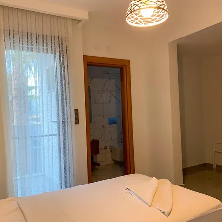 Oezel Havuzlu Muestakil Lueks Kusadası