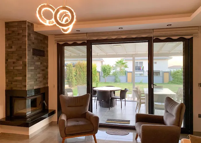 Oezel Havuzlu Muestakil Lueks Kusadası