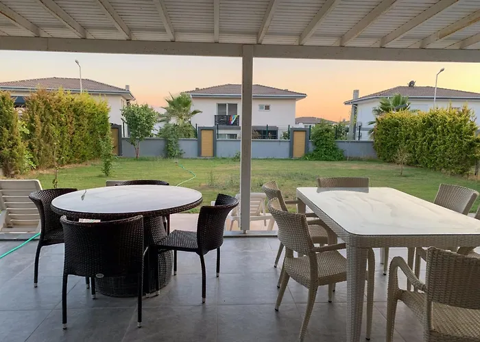 Oezel Havuzlu Muestakil Lueks Villa Kusadası