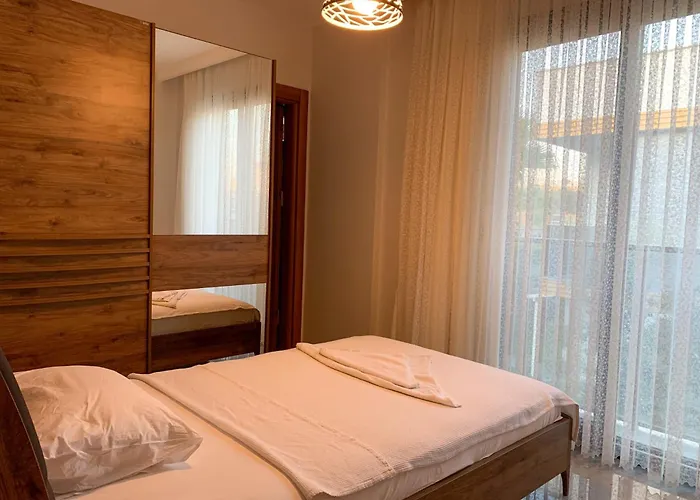 Oezel Havuzlu Muestakil Lueks