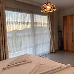 Oezel Havuzlu Muestakil Lueks Kusadası