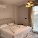 Oezel Havuzlu Muestakil Lueks Villa Kusadası